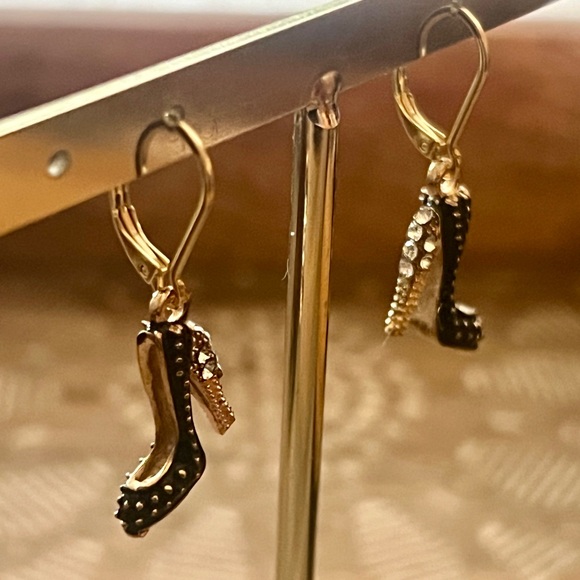New Cute Black Enamel & Rhinestone Gold Heel Earrings With Lever Back Hooks - Picture 7 of 8